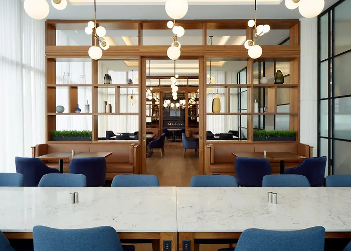 Courtyard Montreal Midtown Hotel